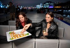 London Evening Cruise mit Canapés & Musik für Zwei