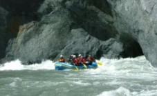 Wildwasser-Rafting in der Schweiz