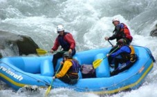 Wildwasser-Rafting in der Schweiz