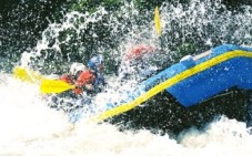 Wildwasser-Rafting in der Schweiz